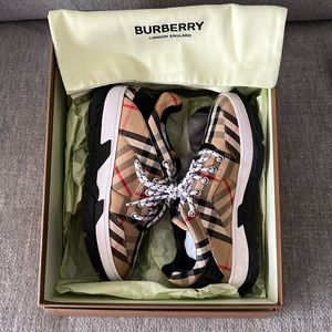 Brand New Burberry Boys Sneakers Size 3US